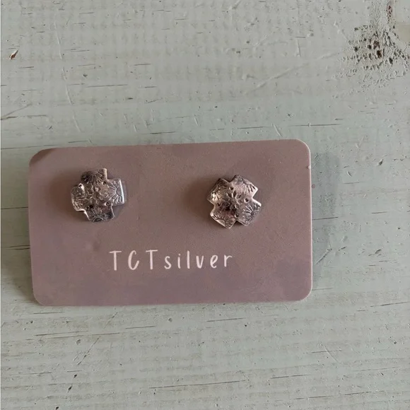 TCT Silver Cross Stud Earrings flower stamped - Picture 1 of 3